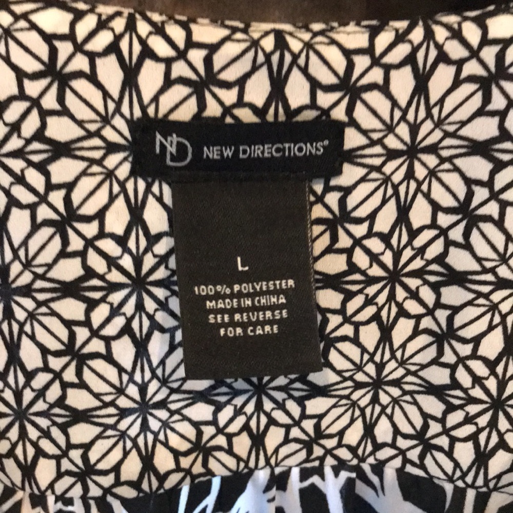 New Directions Ruffled Sleeveless Tank - Picture 2 of 10